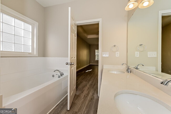 Building Photo - 512 Anglewood Trace