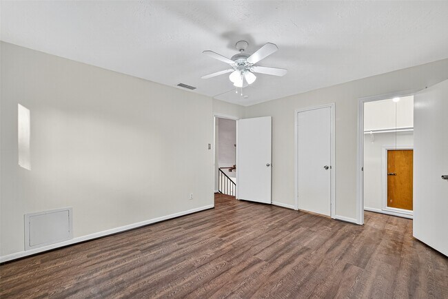 Building Photo - 812 Fleetwood Pl Dr