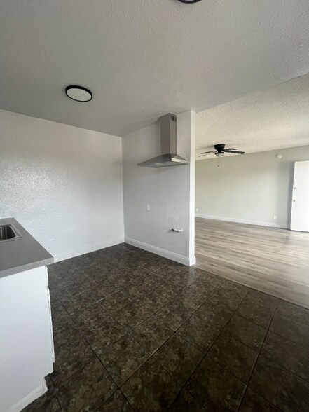 Building Photo - 648 W 92nd St