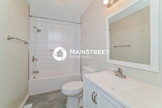 Building Photo - 3 Bedroom Pet-Friendly Home in Knoxville, TN with Main Street Renewal