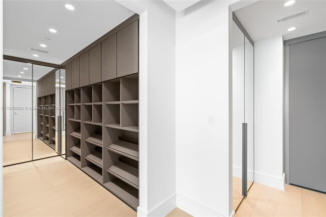 Building Photo - 17975 Collins Ave