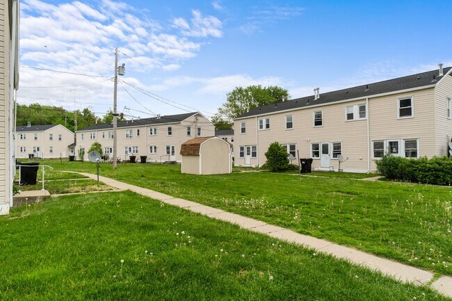 Building Photo - 3 Bedroom with Central AC