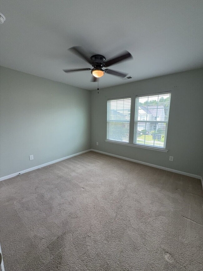 Building Photo - 838 Redbud Ln