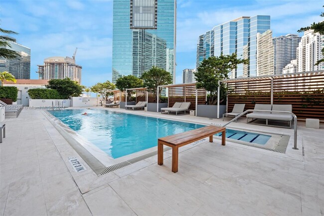 Building Photo - 1300 Brickell Bay Dr