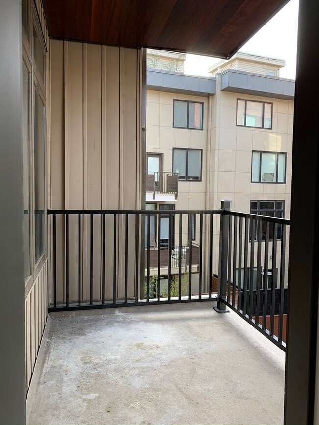 Building Photo - Stunning 3-Bed Townhome with Garage in Northern Liberties! Available mid-July!