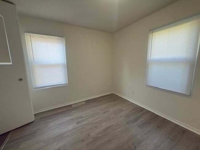 Building Photo - 1411 Scottsdale Dr