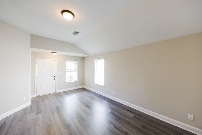 Building Photo - 243 Bermuda Lakes Dr