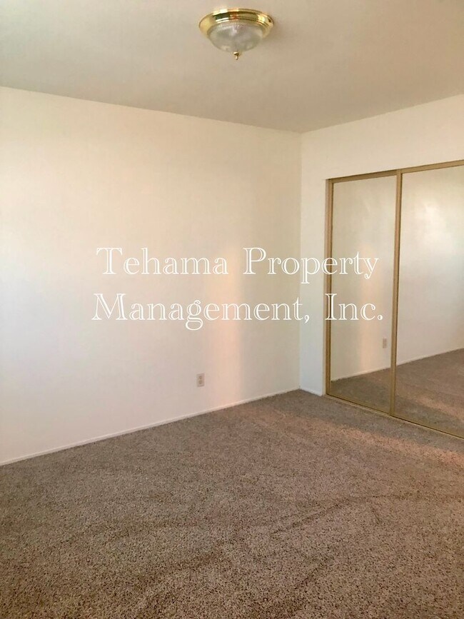 Building Photo - 4 bedroom 2 bathroom downtown Red Bluff home