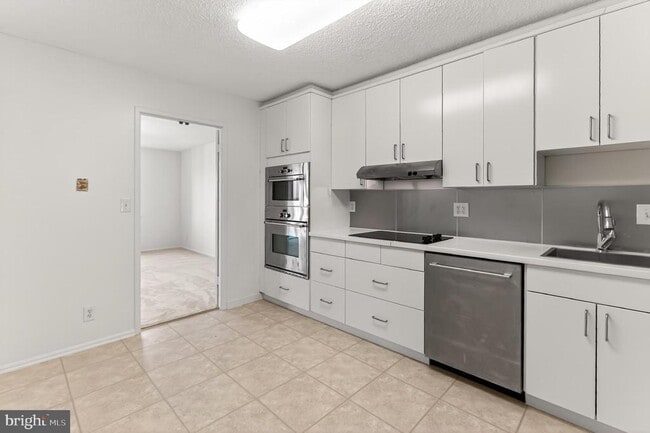 Building Photo - 5903 Mt Eagle Dr