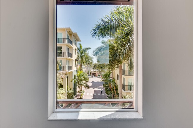 Building Photo - 235 NE 1st St