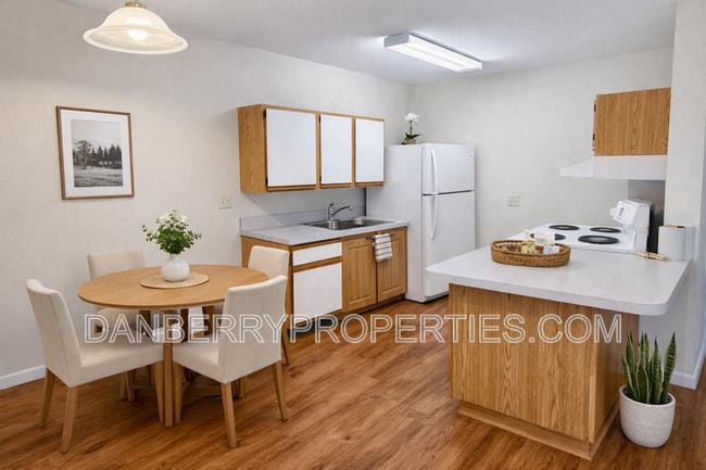 Building Photo - 1728 W Market St