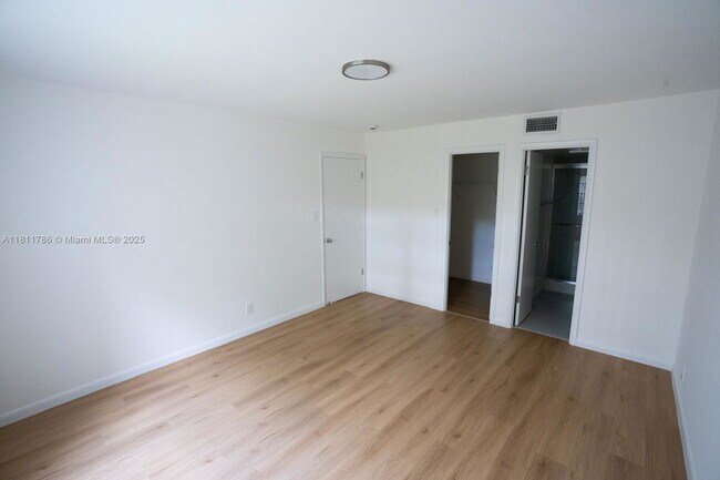 Building Photo - 136 S Cypress Rd