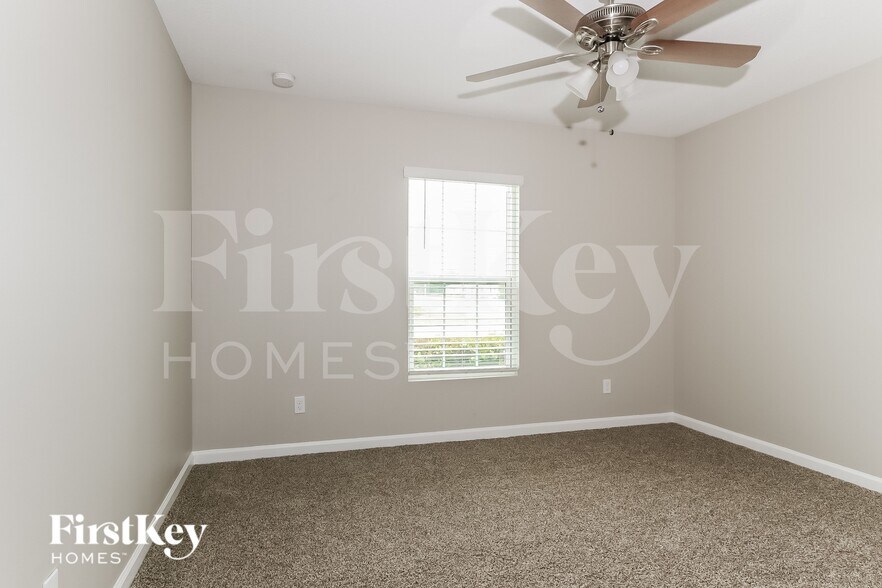 Building Photo - 122 SW Sea Lion Rd