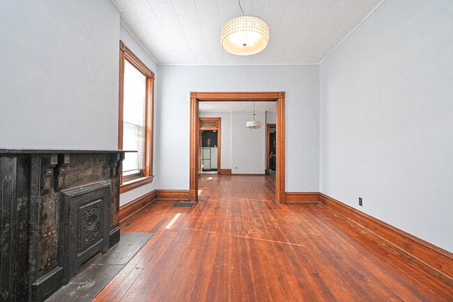 Building Photo - 735 Considine Ave