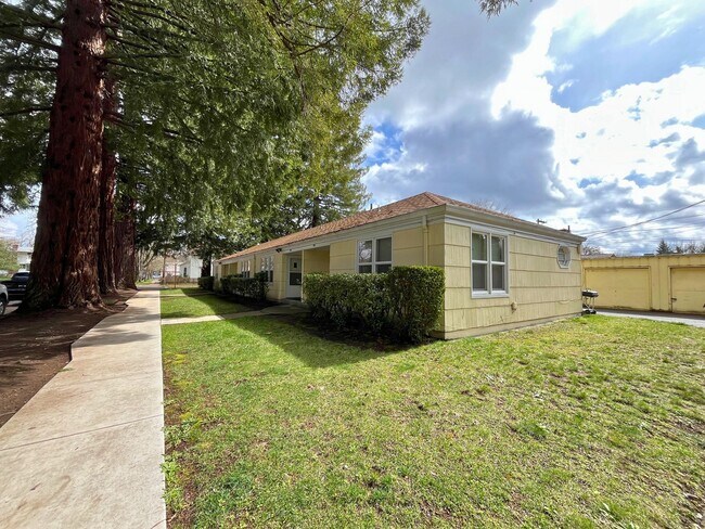 Building Photo - (PEA 414) 10th & Lawrence ~ 1 Bed/1 Bath