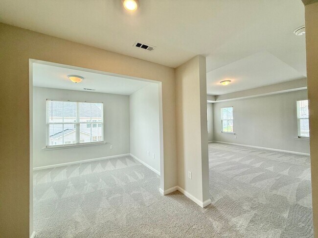 Building Photo - Stunning New 5BD, 5BA Garner Home with Lux...