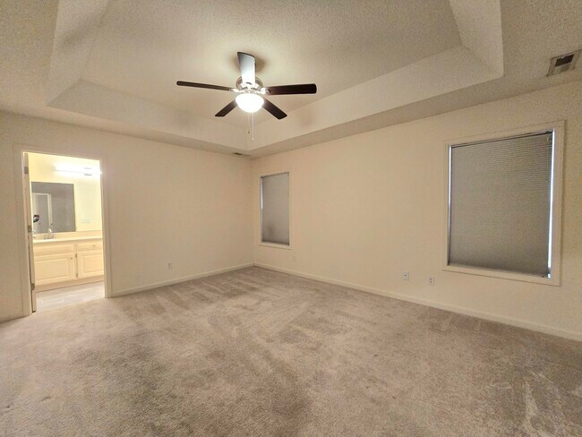 Building Photo - 3682 Beacon Dr