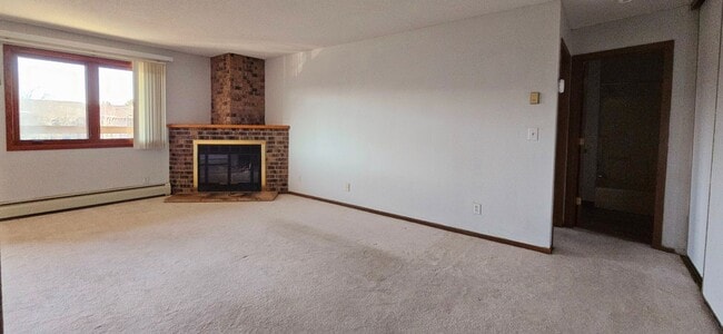 Building Photo - Plymouth Condo For Rent