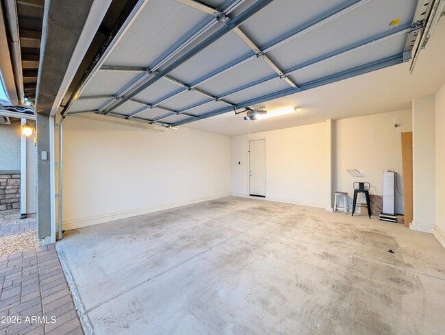 Building Photo - 5902 N 86th Dr