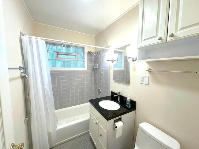 Building Photo - 2443 Shrewsbury Rd