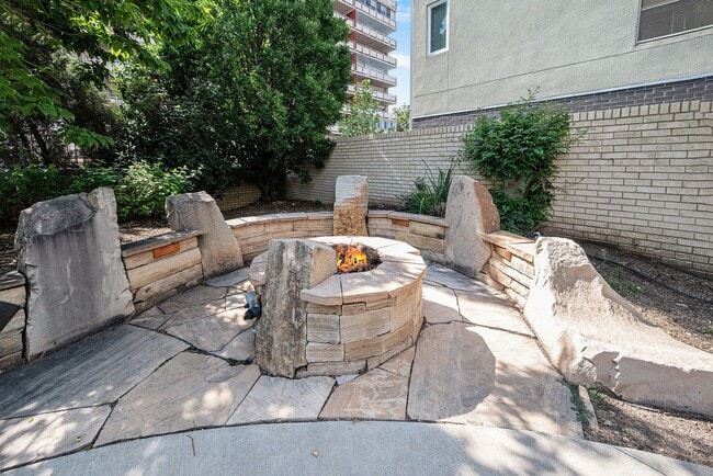 Building Photo - Spacious 1 bedroom home in the heart of Ha...