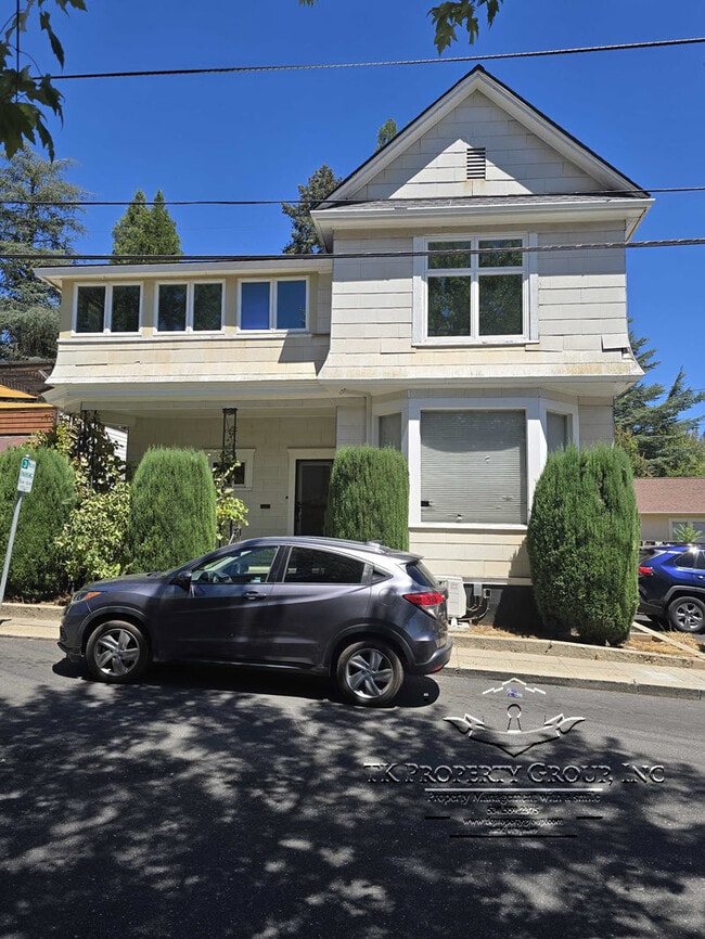 Building Photo - 209 N Auburn St