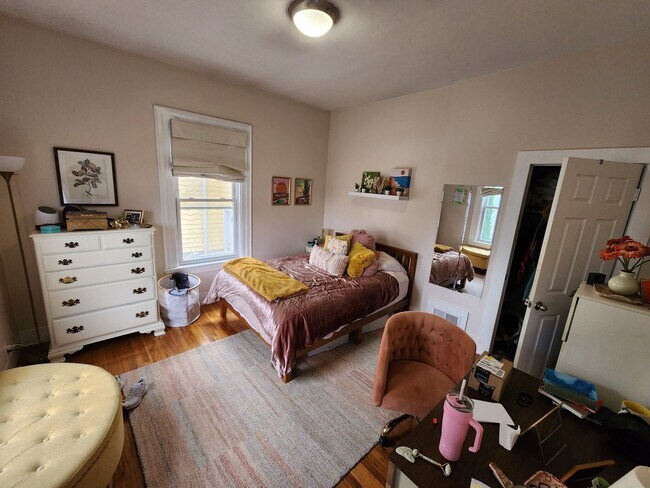 Building Photo - HOT ALLSTON LISTING!!!!