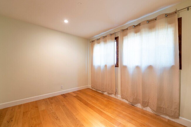 Building Photo - Beautiful Manhattan Beach Rental Home!