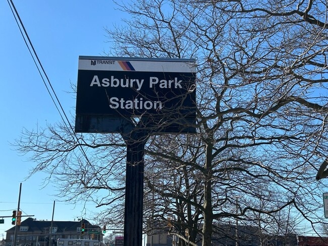 Building Photo - Amazing 2 bedroom with large bonus room for rent in Asbury Park!