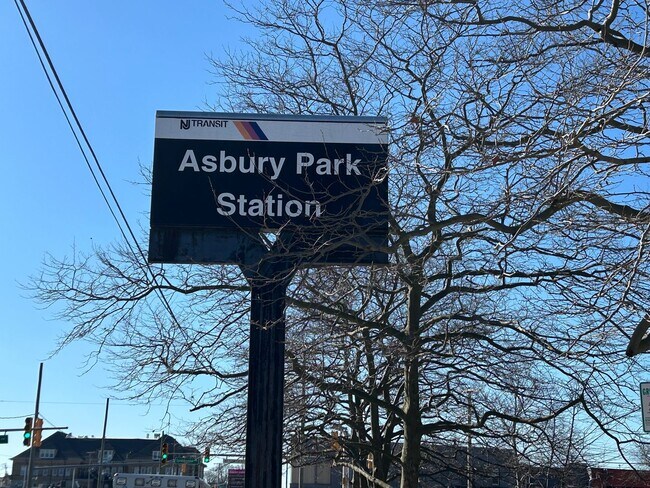 Building Photo - Fantastic 4 Bedroom Single Family House for Rent in Asbury Park!