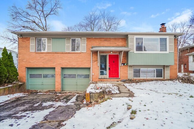 Building Photo - 2928 Landon Dr