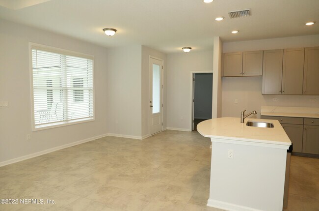 Building Photo - 220 Modesto Dr
