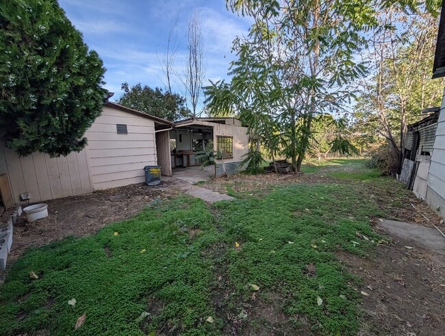 Building Photo - 2 Bedroom Pet-Friendly Orchards House with...