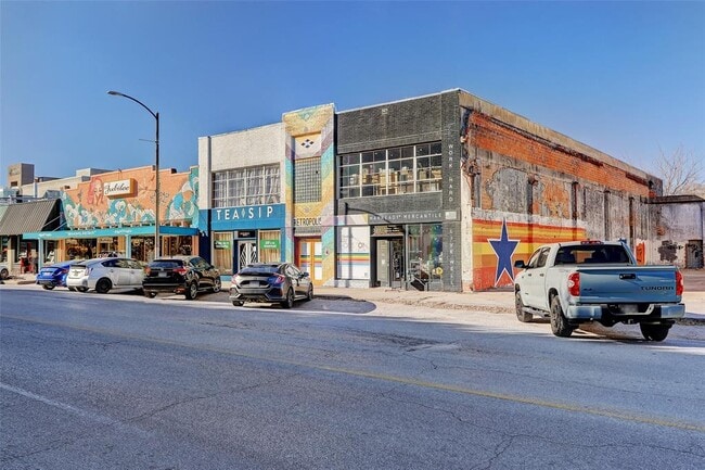 Building Photo - 938 W 22nd St