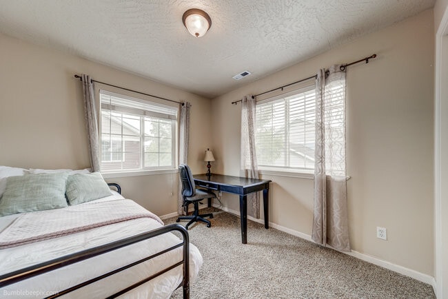 Building Photo - 931 N Goldenrod Ct