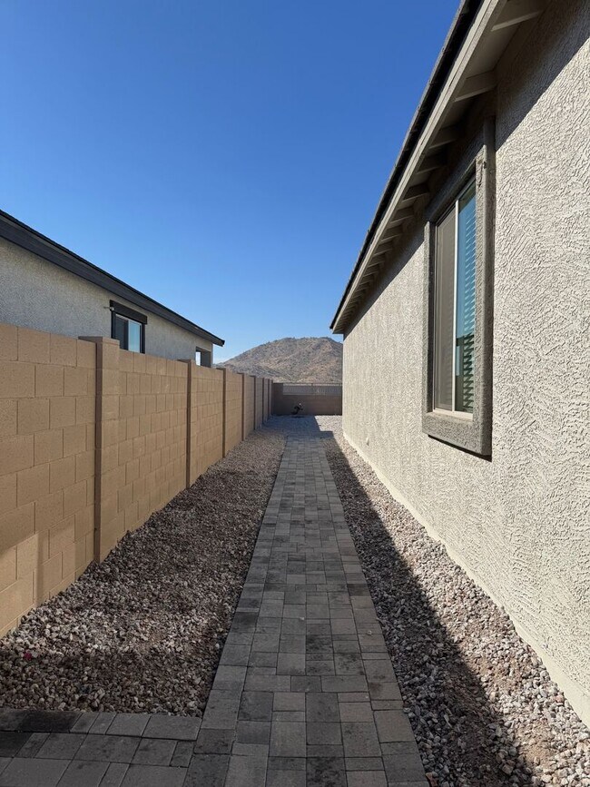 Building Photo - 3 bed 2.5 bath brand new home