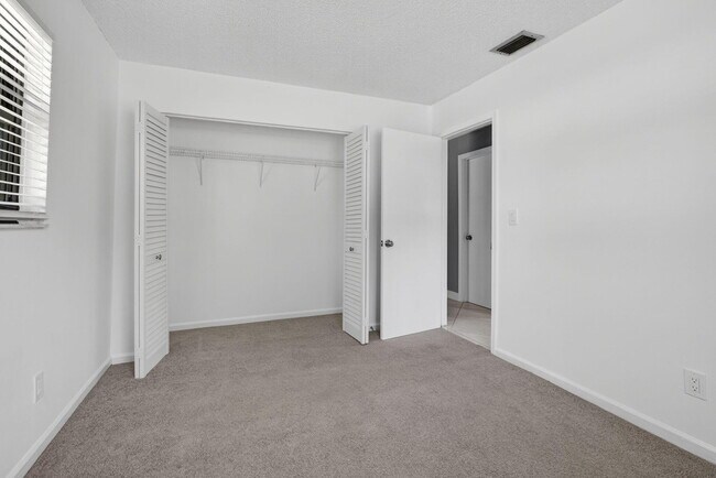 Building Photo - 7107 181st Ct N