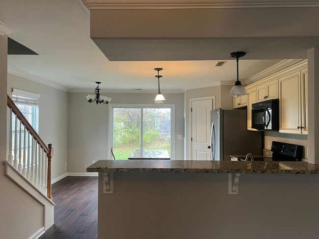 Building Photo - 2 Bedroom, 2.5 Bath Townhome in Goodlettesville