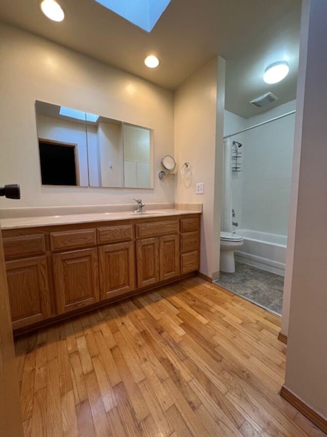 Building Photo - 4 Bedroom, 2 Bath Rambler, Large Fenced back yard, Attached Garage.