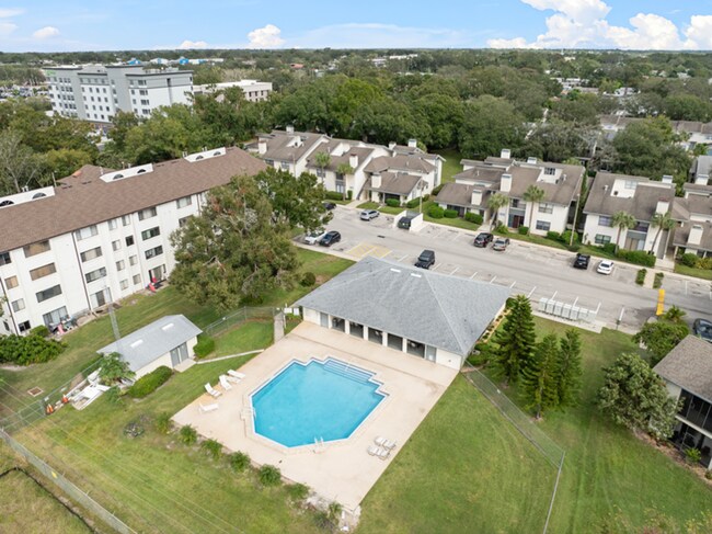 Building Photo - Ground Floor Condo - Park Lake