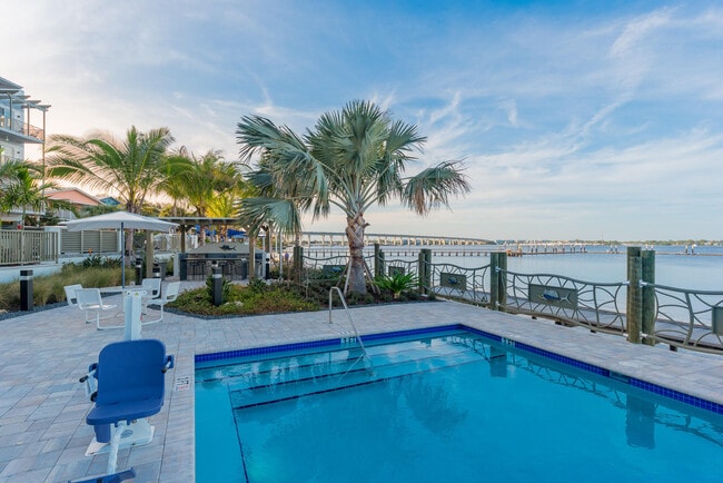 Building Photo - 41 SW Seminole St