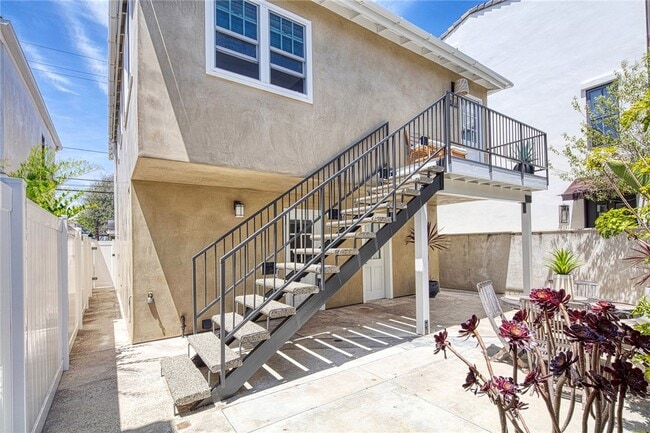 Building Photo - 705 Larkspur Ave