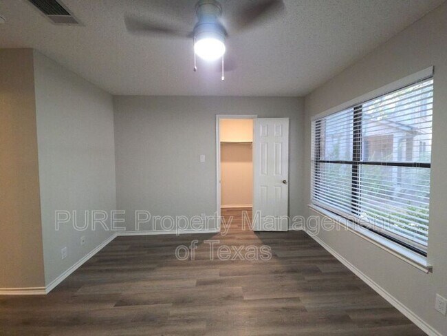 Building Photo - 1406 Bullhill Cove
