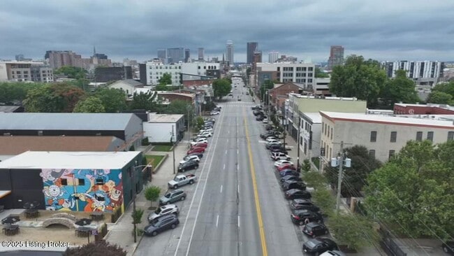 Building Photo - 902 E Jefferson St