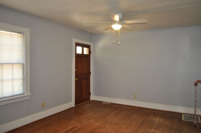 Building Photo - FOR RENT - Terrific location, great price....near everything!