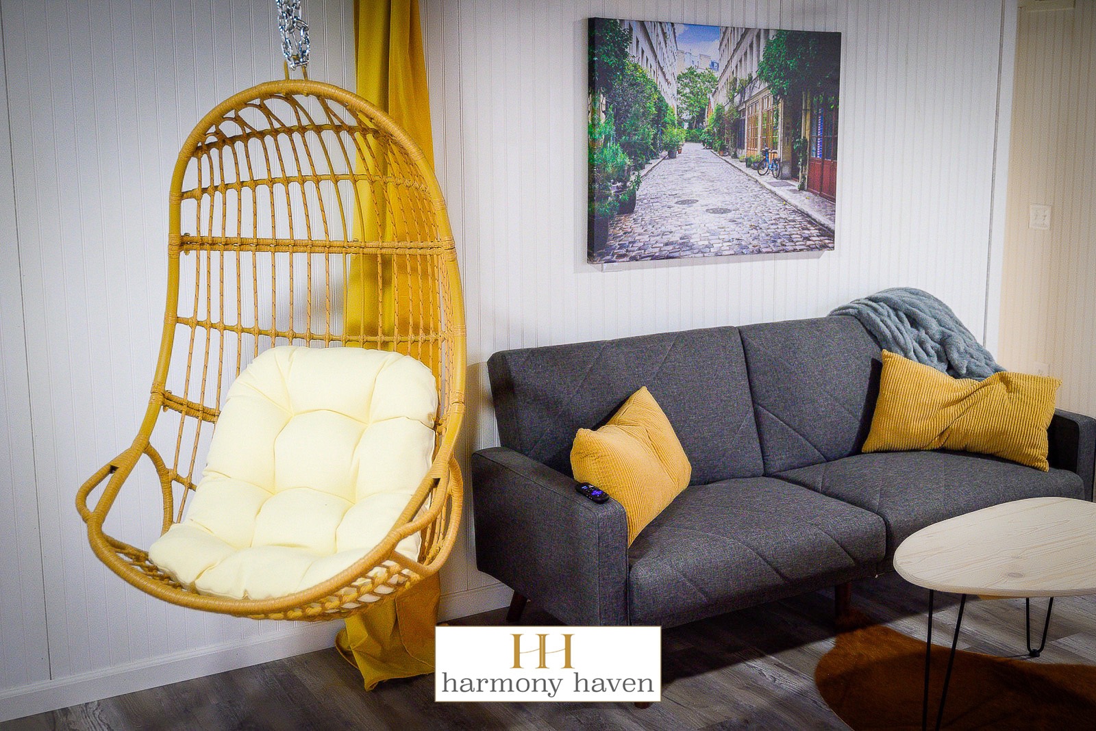 Swinging chair - 17016 Foxton Dr