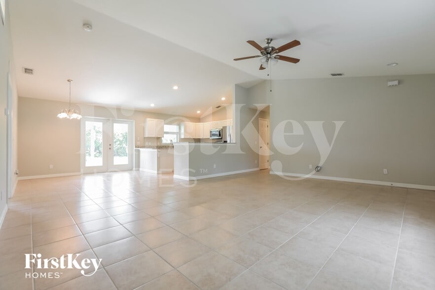 Building Photo - 11940 Helicon Ave