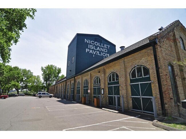 Building Photo - 521 5th Ave SE