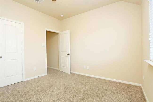 Building Photo - 9702 Massanutten Ln