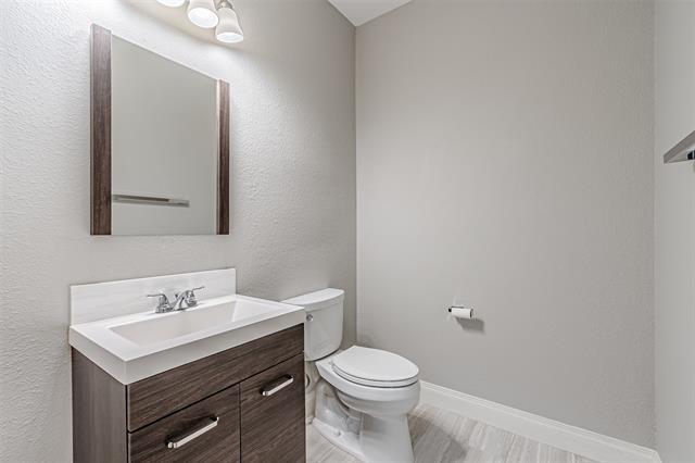 Building Photo - 2022 Highland Dr